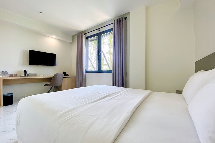 Room 8 of 34