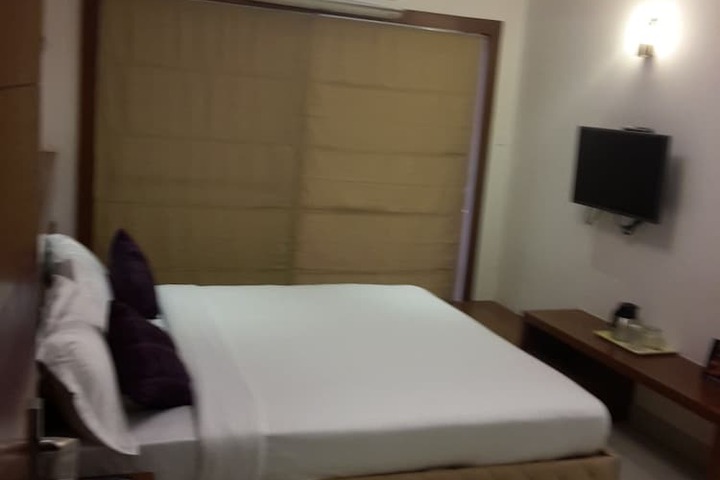 Room 13 of 74