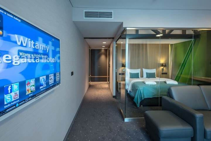 Room 13 of 35