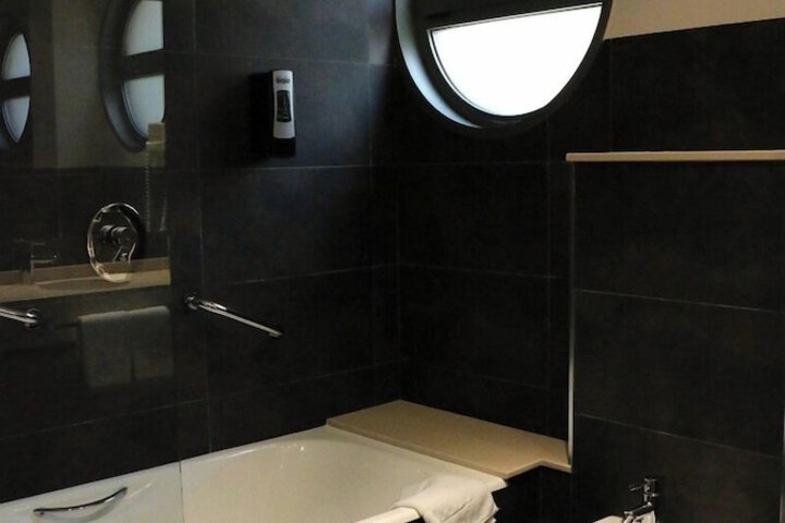 Room 48 of 168