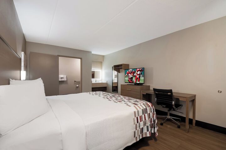 Deluxe Double Bed Accessible (11 of 11)