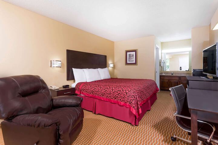 1 King Bed (8 of 14)