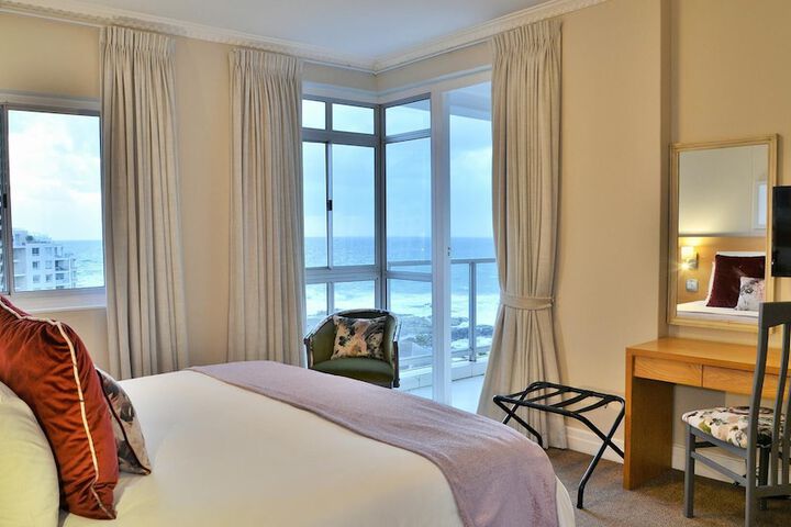 Room 53 of 370