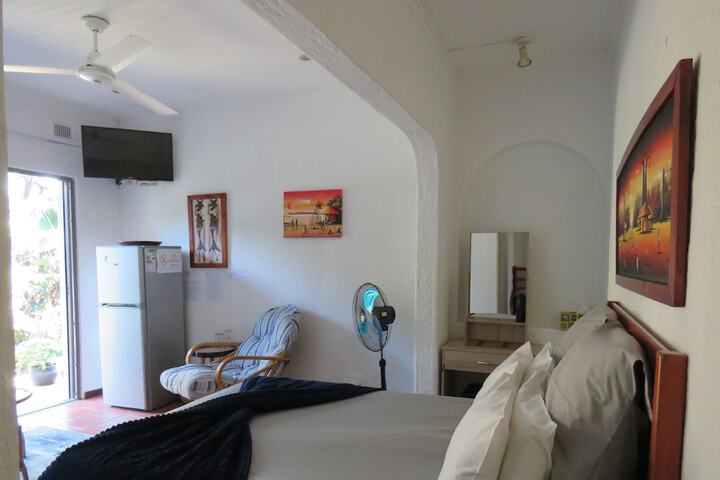 Room 27 of 76