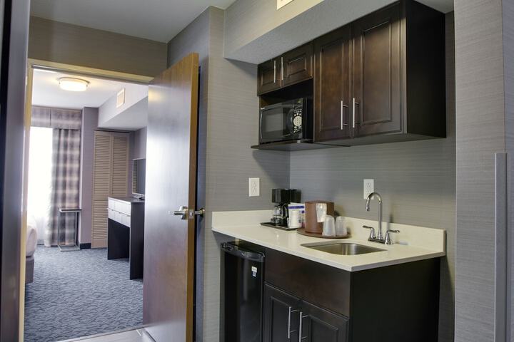 1 King 1 Bedroom Comm Accessible (7 of 17)