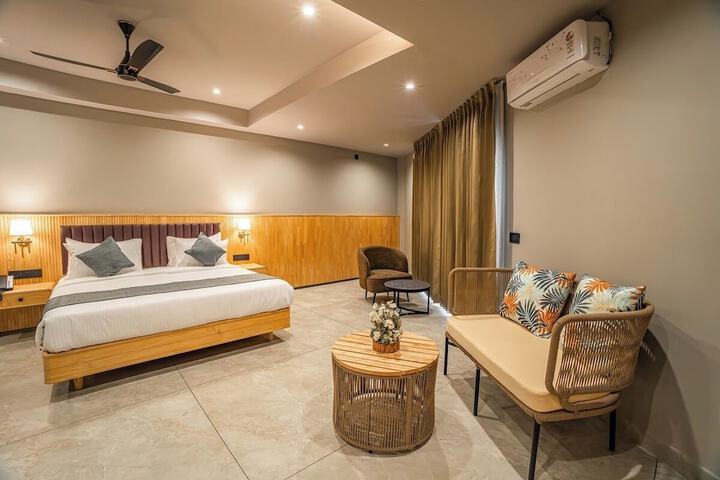 Room 48 of 100