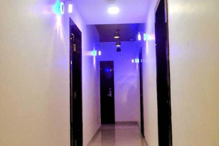 Ballroom/Hall 21 of 23