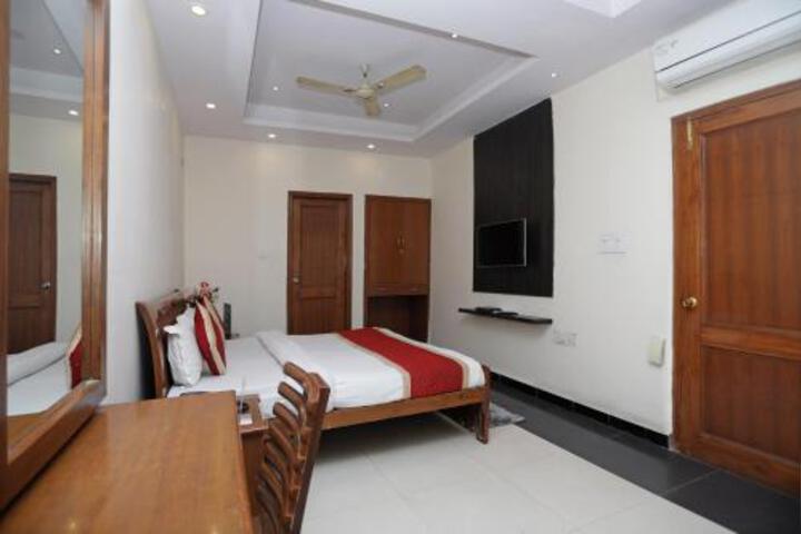 THE RESIDENCY HOTEL