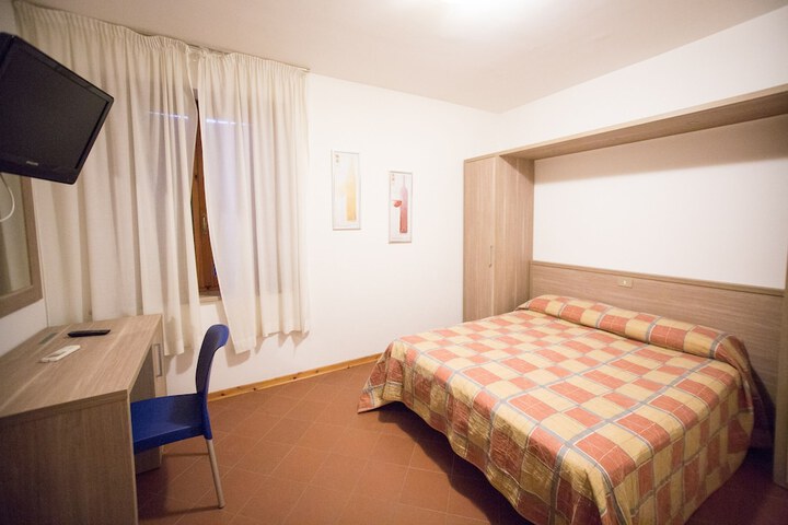 Room 2 of 12