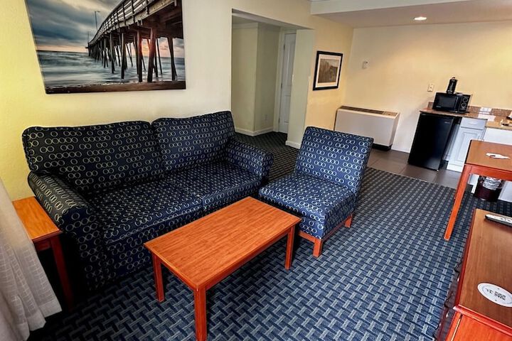 2 Queen Beds Mobility Accessible (36 of 37)