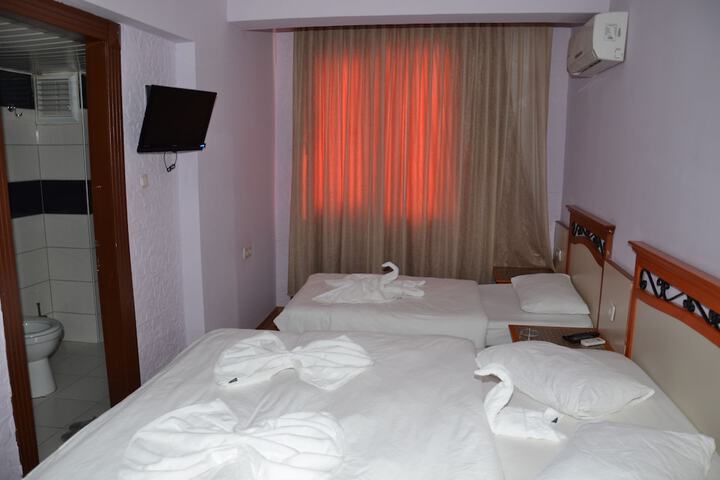Room 16 of 28