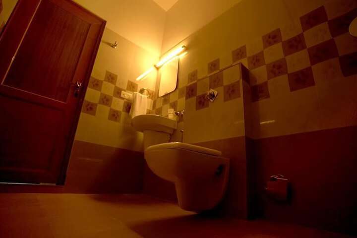 Room 5 of 16