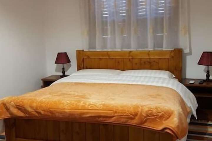 Room 7 of 33