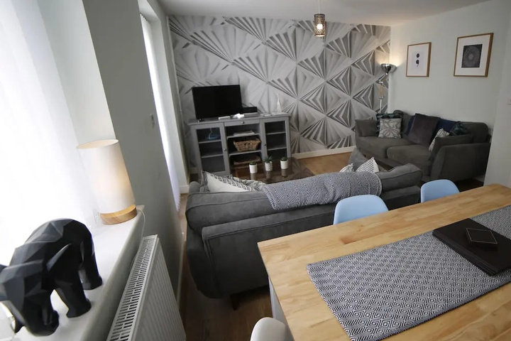 Room 2 of 16