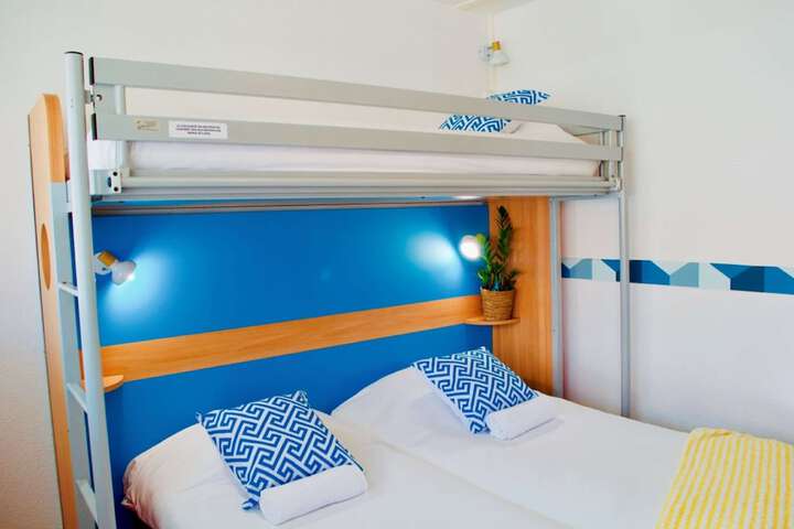 Room 16 of 130