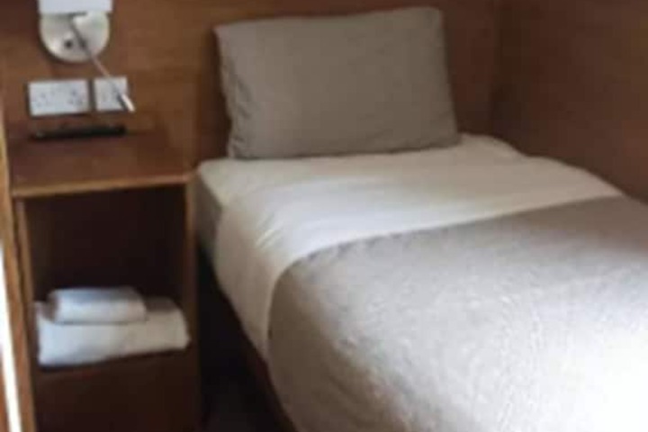 Room 9 of 34