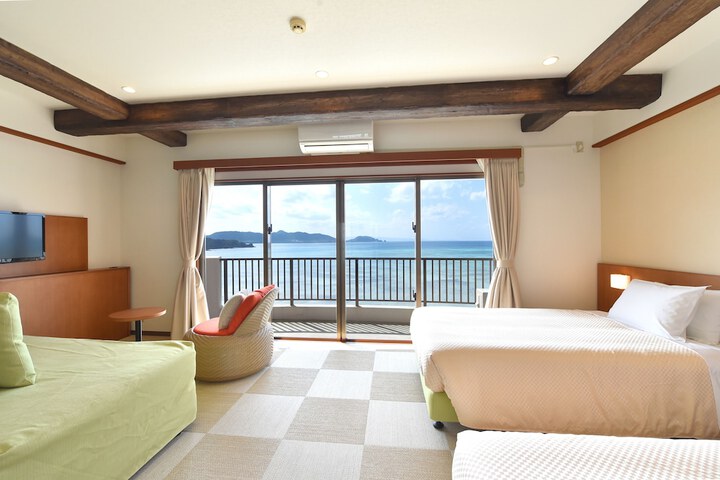 Room 4 of 90
