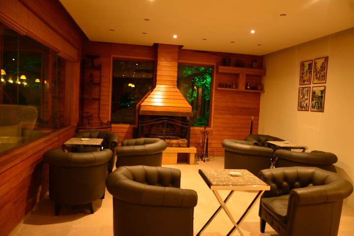 Lounge 43 of 65