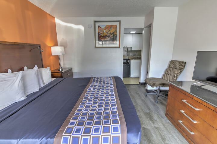 Renovated Standard King Bed (10 of 15)