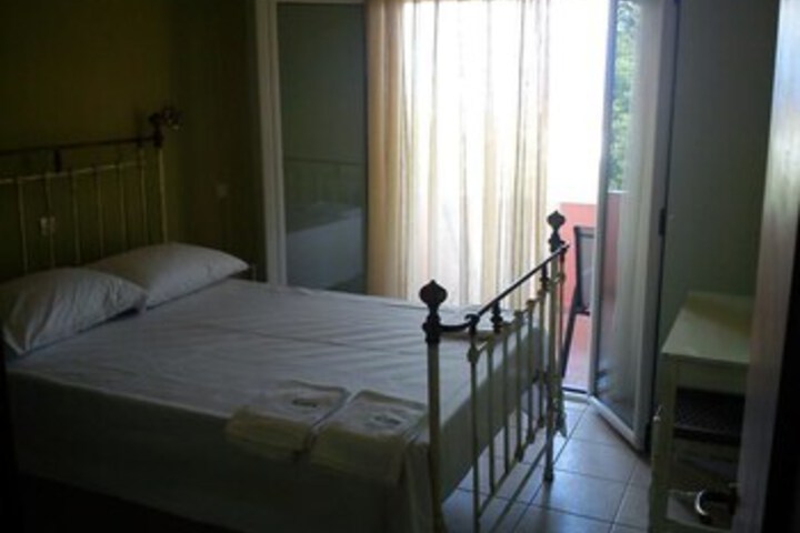 Room 7 of 14