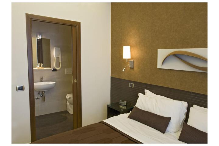 Room 9 of 159