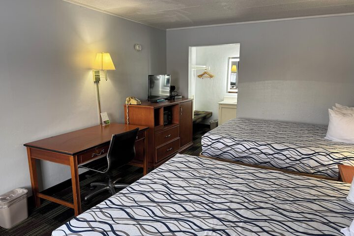Room 17 of 39