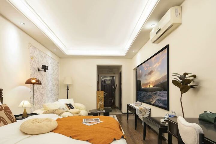 Room 10 of 81