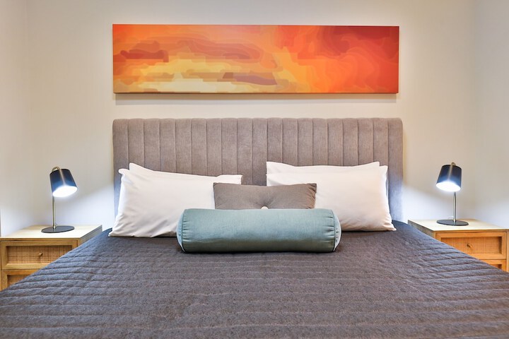 Room 4 of 48