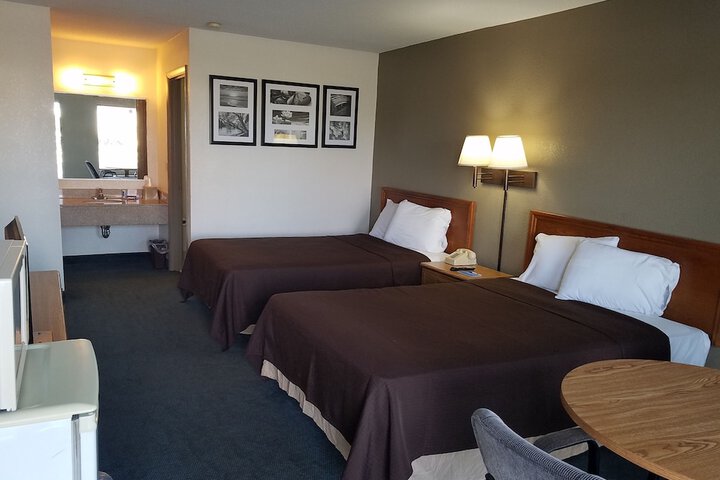 2 Double Beds (1 of 7)