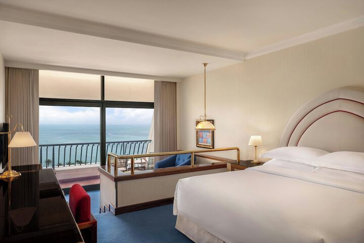 Room 51 of 220