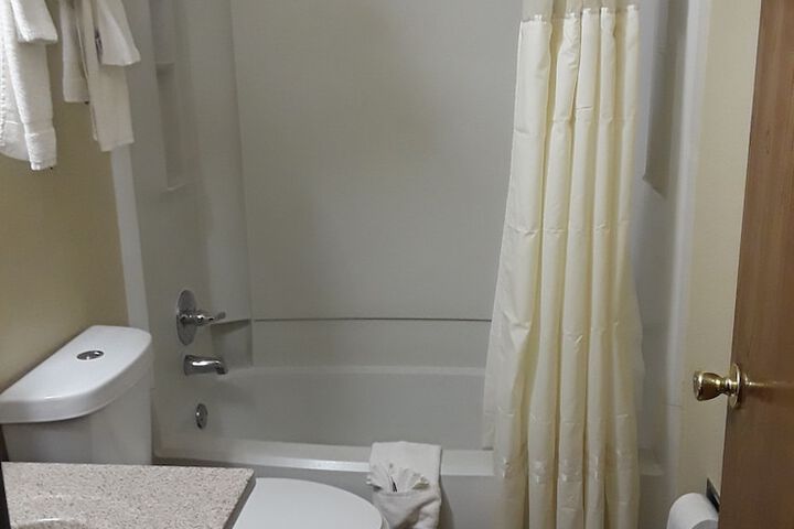 Deluxe 2 Queen Beds (2 of 5)