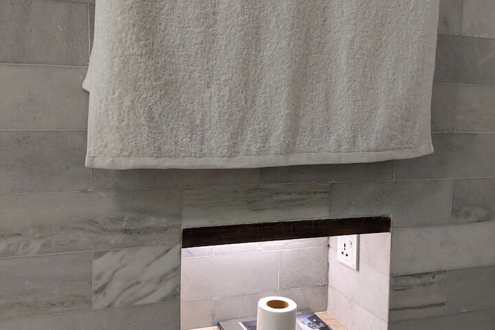 Room 10 of 18