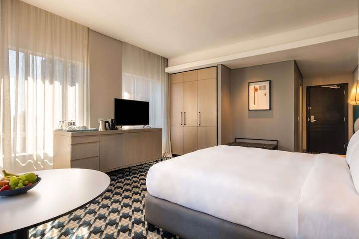 Room 17 of 106