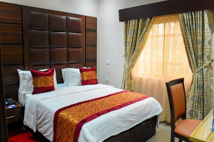 Room 15 of 32