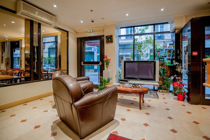 Entrance & Lobby