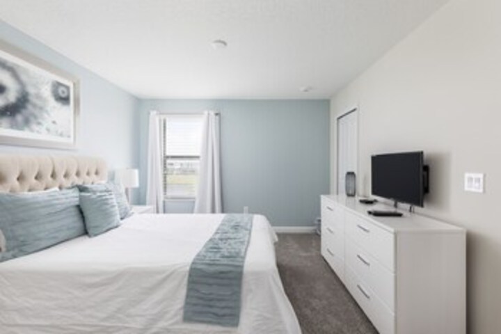 Room 9 of 32