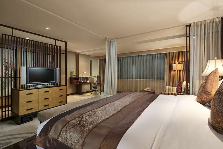 Room 14 of 33