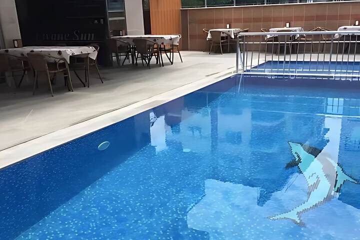 Pool 21 of 27
