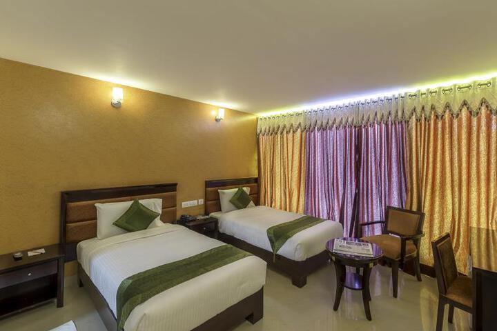 HOTEL CRYSTAL CASTLE