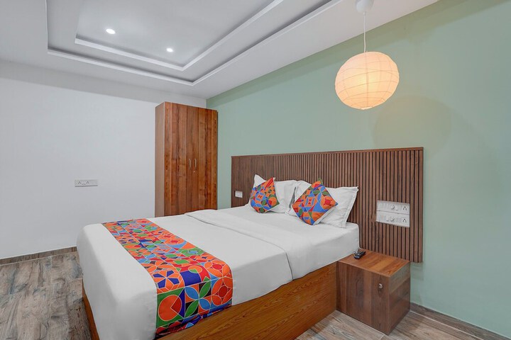 Room 15 of 28