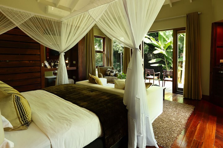 Room 10 of 28