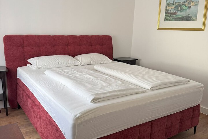 Room 5 of 25