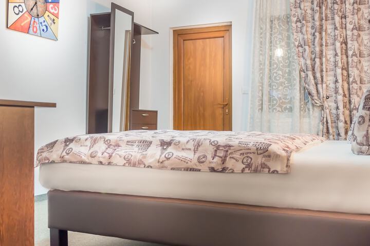 Room 8 of 23