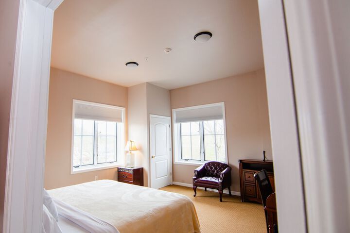 Deluxe King Bed (32 of 41)