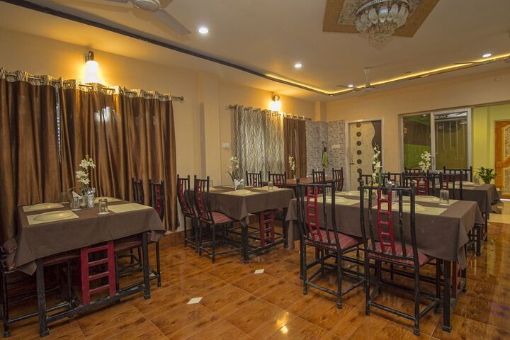 Dining 10 of 25