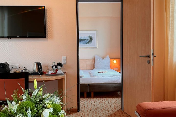 Room 5 of 20