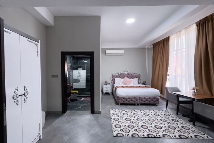 Room 32 of 41