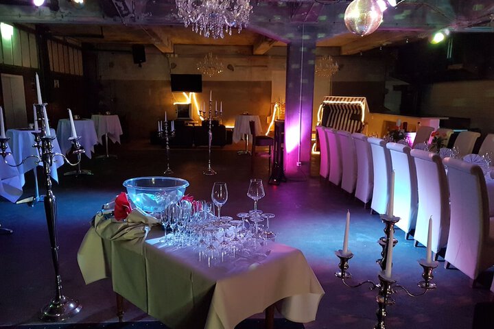 Ballroom/Hall 79 of 103