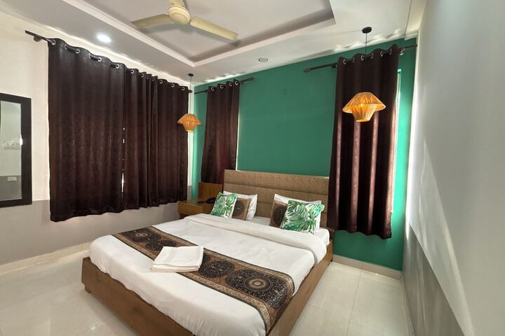Room 2 of 14
