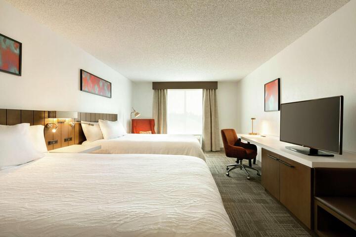 2 Queen Beds (2 of 9)